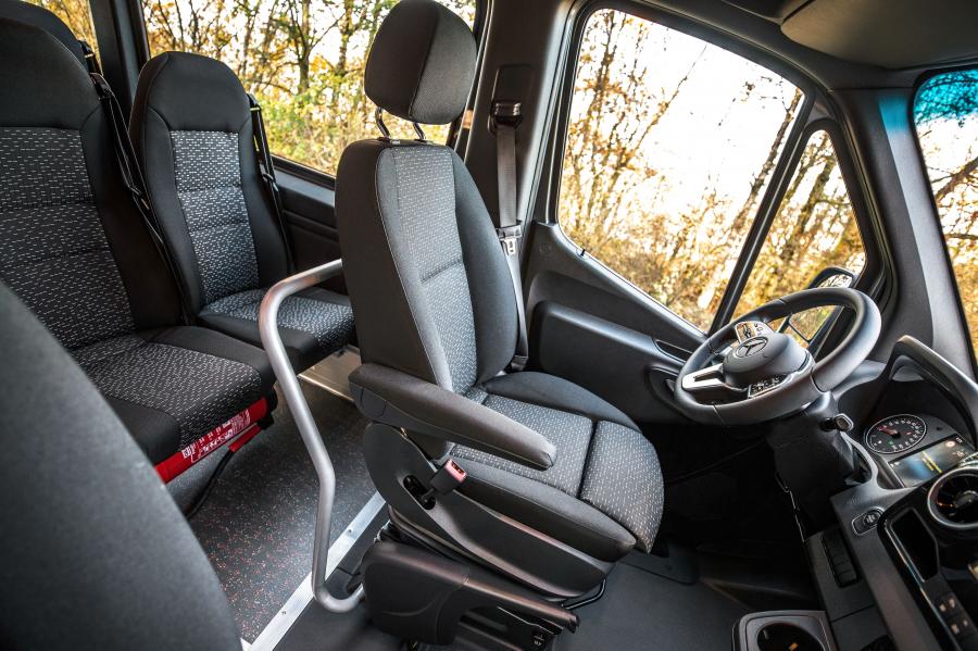 Интерьер Mercedes-Benz Sprinter Transfer 35 2018 года  (фото 3 из 12)